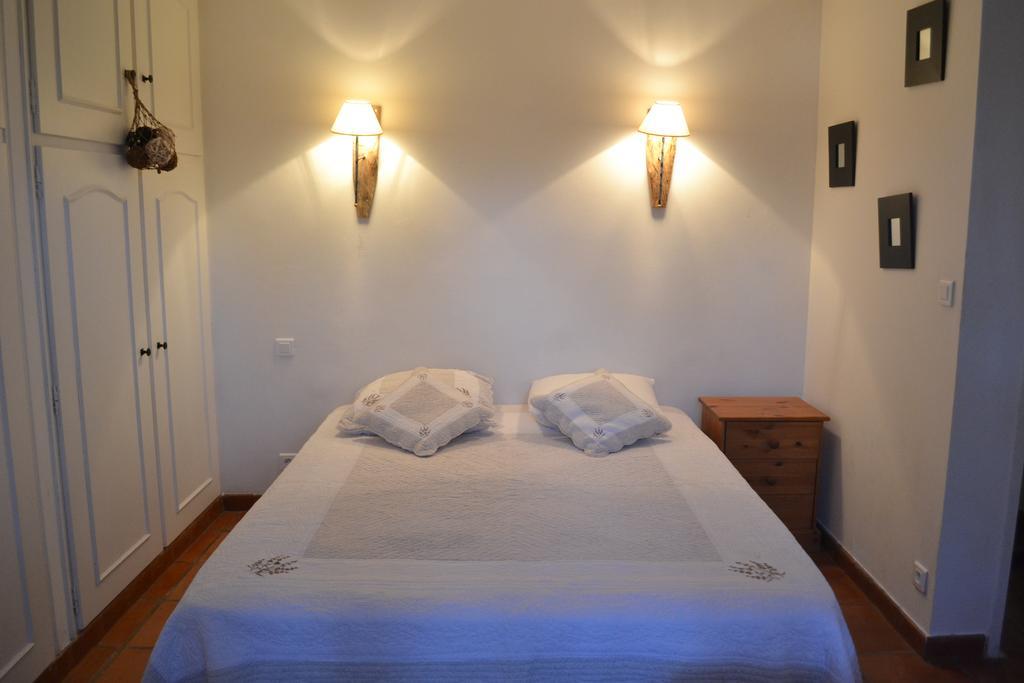 Hôtel Mas Les Filaos  à Carpentras Chambre photo