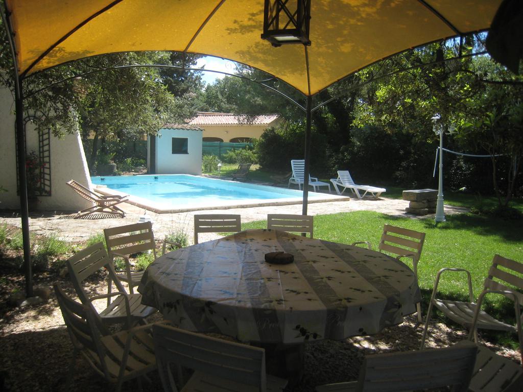 Hôtel Mas Les Filaos  à Carpentras Extérieur photo